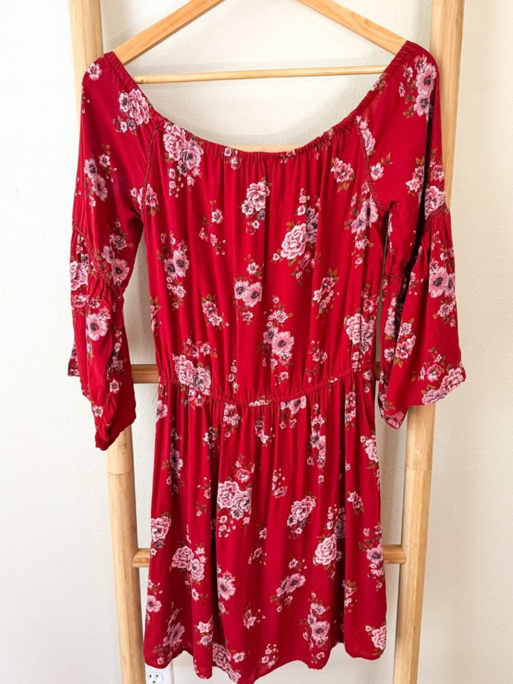 American Eagle Red Floral Off Shoulder Boho Mini Dress Medium - Picture 5 of 7
